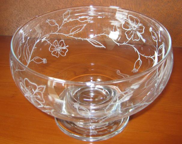 Rose_Motif_Bowl_34_view.JPG