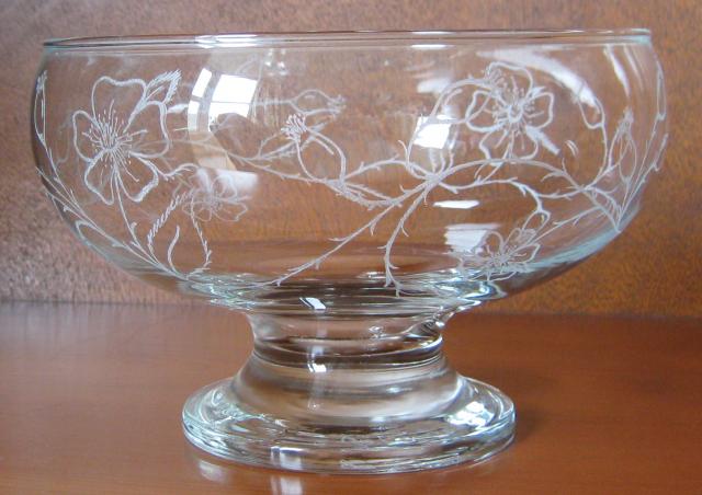 Rose_Motif_Bowl_side_view.JPG